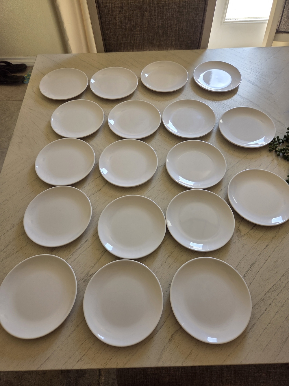 Raihomkit 18 Pack Melamine Appetizer Plates, 5.9 Inch Round White
